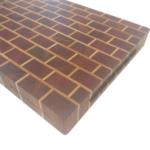 skärbräda av sapele mahogny och lönn